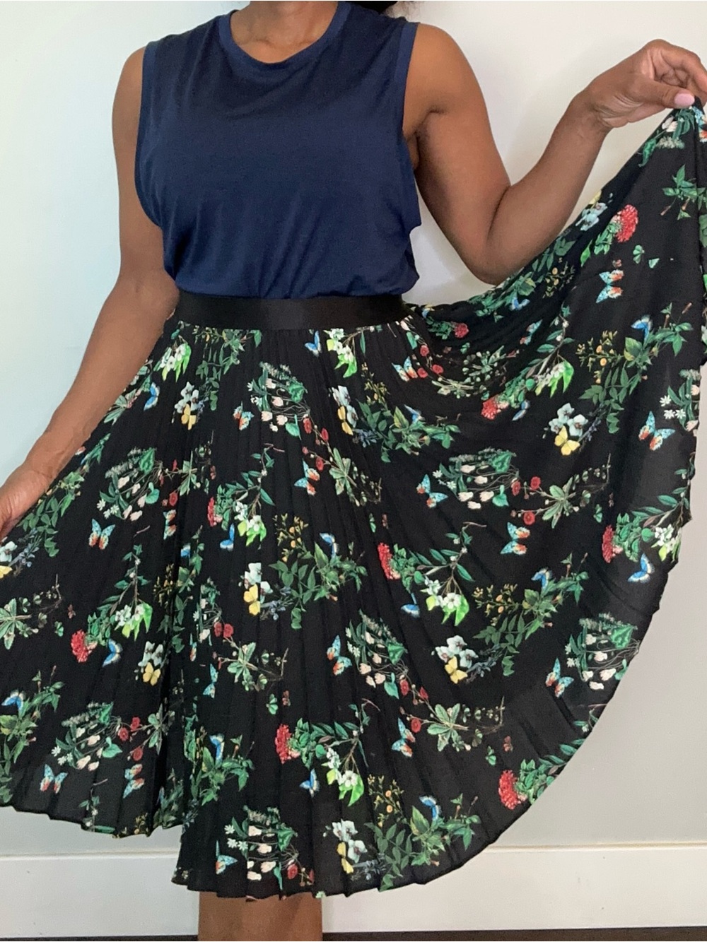 Express Black Floral & Butterfly Knee Length Pleated Flowy Skirt